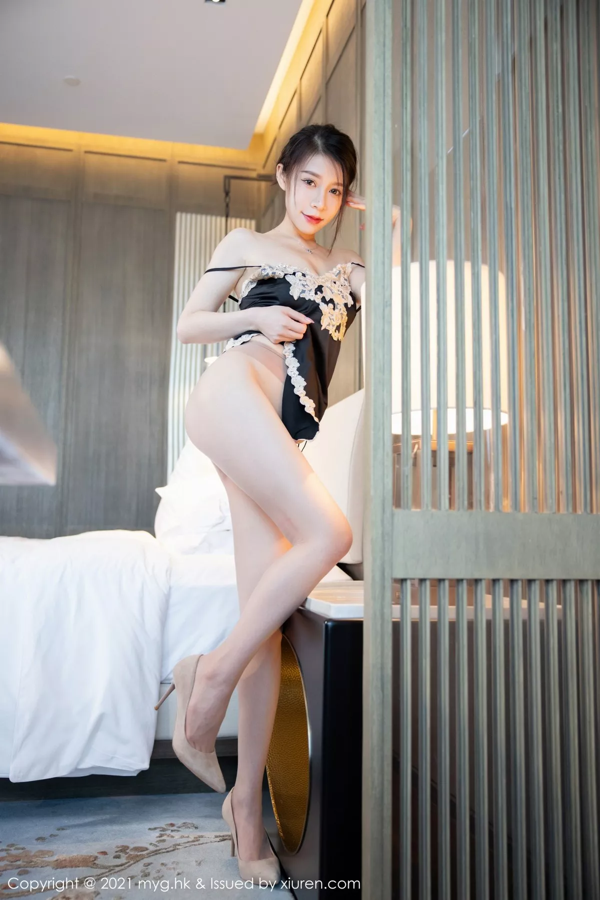 秀人集.com_[MyGirl美媛馆]Vol.574_模特vetiver嘉宝贝儿杭州旅拍脱典雅吊裙秀丰满身材诱惑写真66P