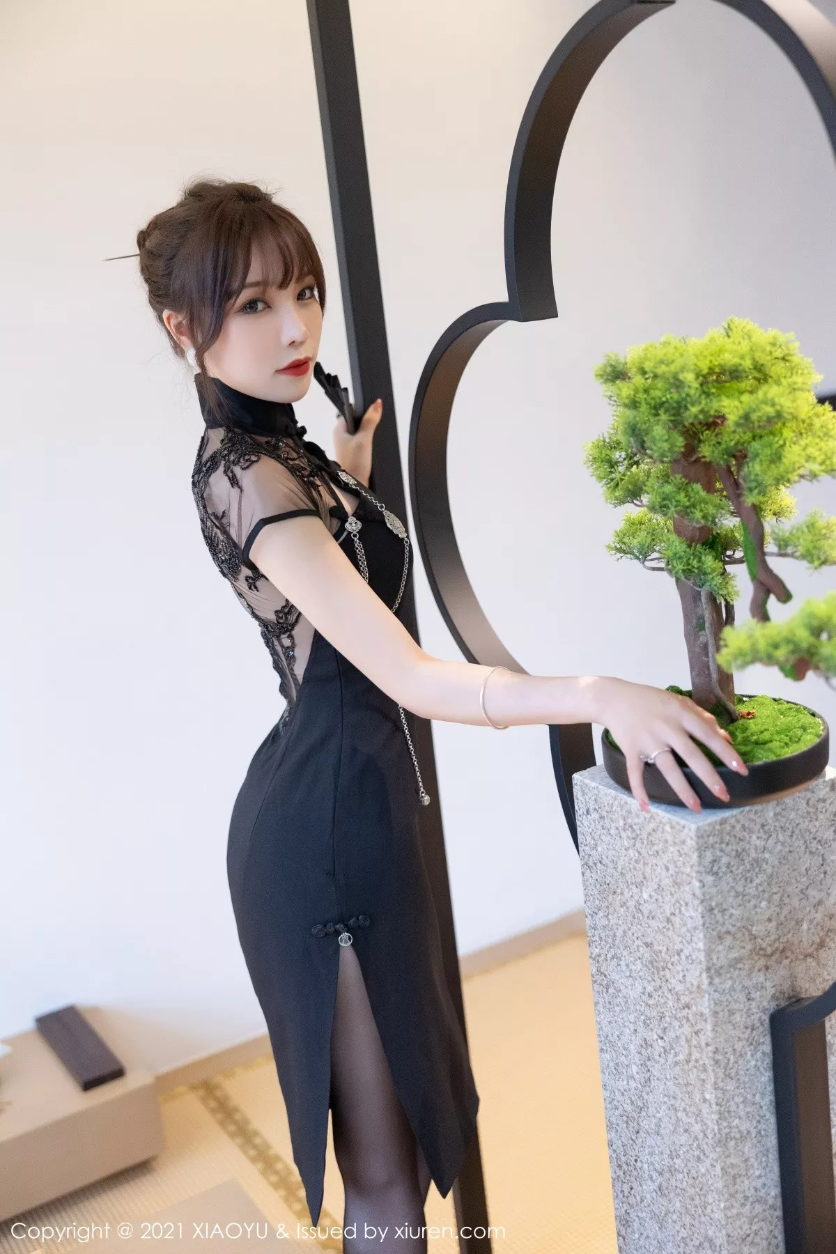 秀人集.com_[XiaoYu画语界]Vol.629_女神芝芝Booty私房古韵旗袍配超薄黑丝裤袜秀美腿诱惑写真95P