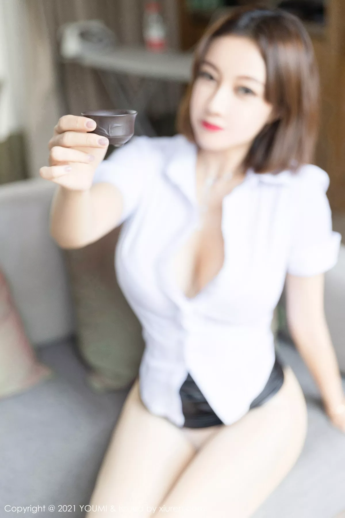 秀人集.com_[YouMi尤蜜荟]Vol.704_美女果儿Victoria阳朔旅拍洁白衬衫配缕空内衣秀豪乳诱惑写真53P